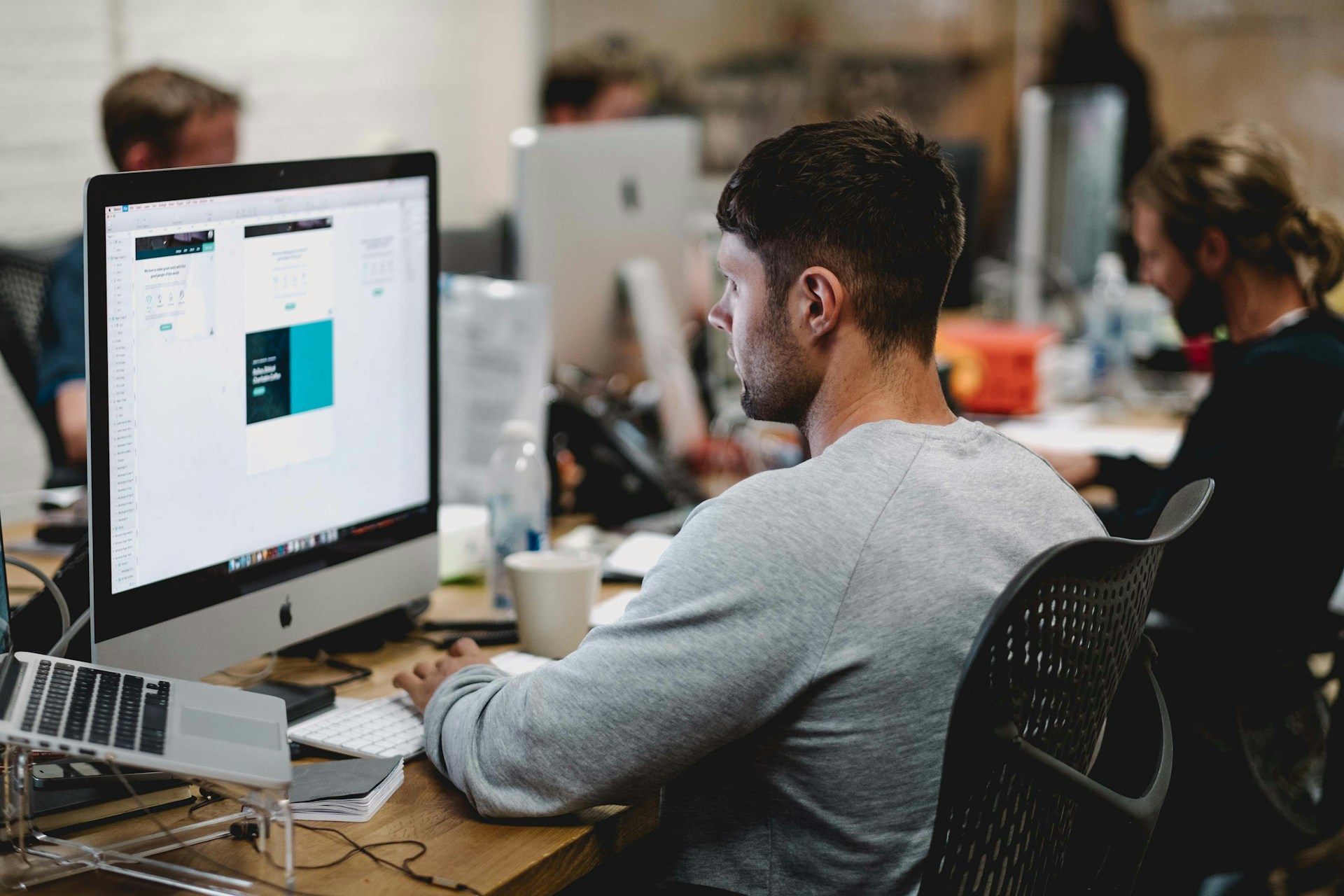 Virtual Desktop Provider sat down at Desk - Xenture
